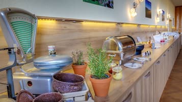 Desayuno buffet (EUR 12.90 por persona)