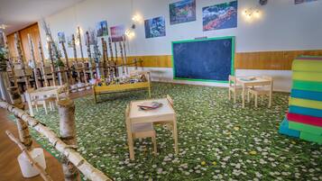 Área de juegos infantiles bajo techo