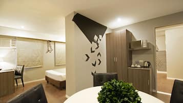 In-room safe, blackout curtains, free WiFi, bed sheets