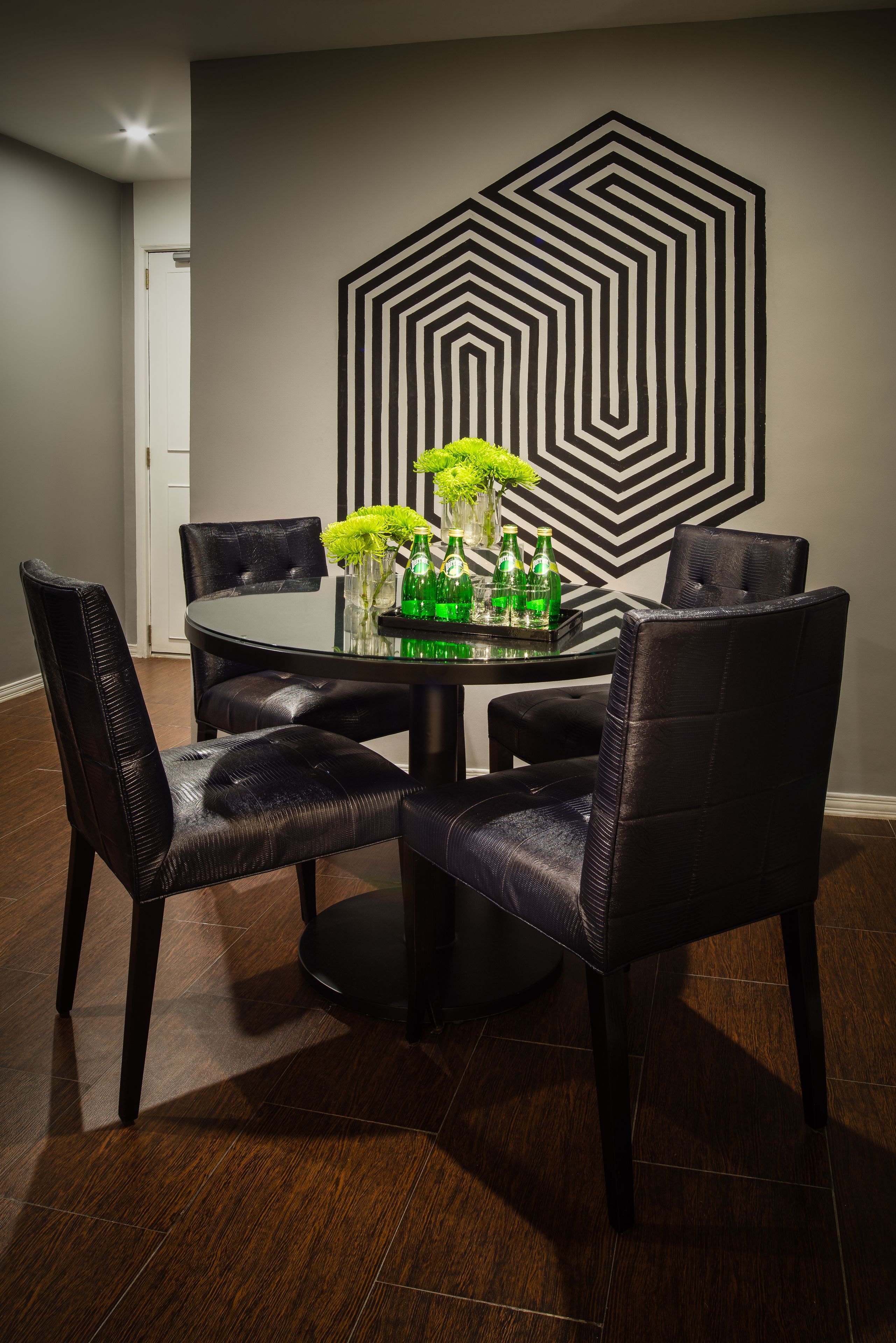 breakfast, lunch and dinner served