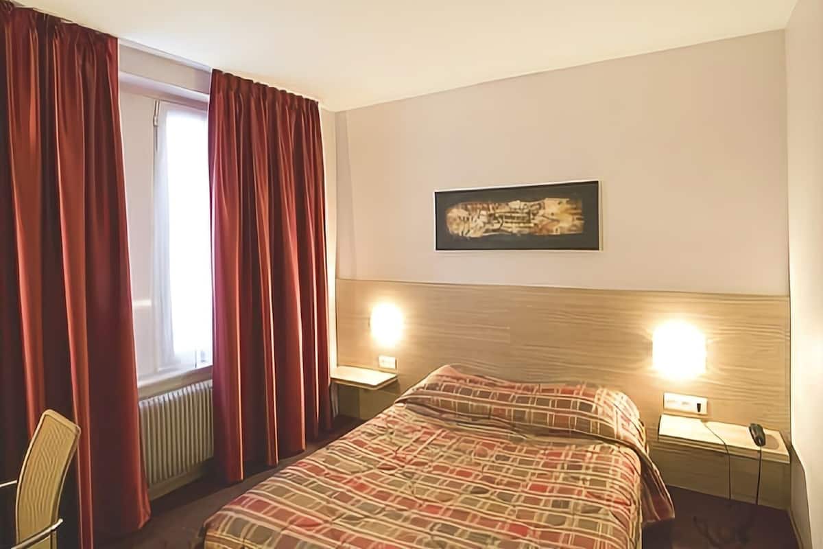 In-room safe, desk, soundproofing, iron/ironing board