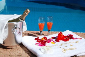 Seasonal outdoor pool, pool umbrellas, sun loungers - Hotel Flamingo (Gaeta)
