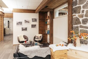 Lobby sitting area - Alpenkräuter Hotel Bären (Wengen)