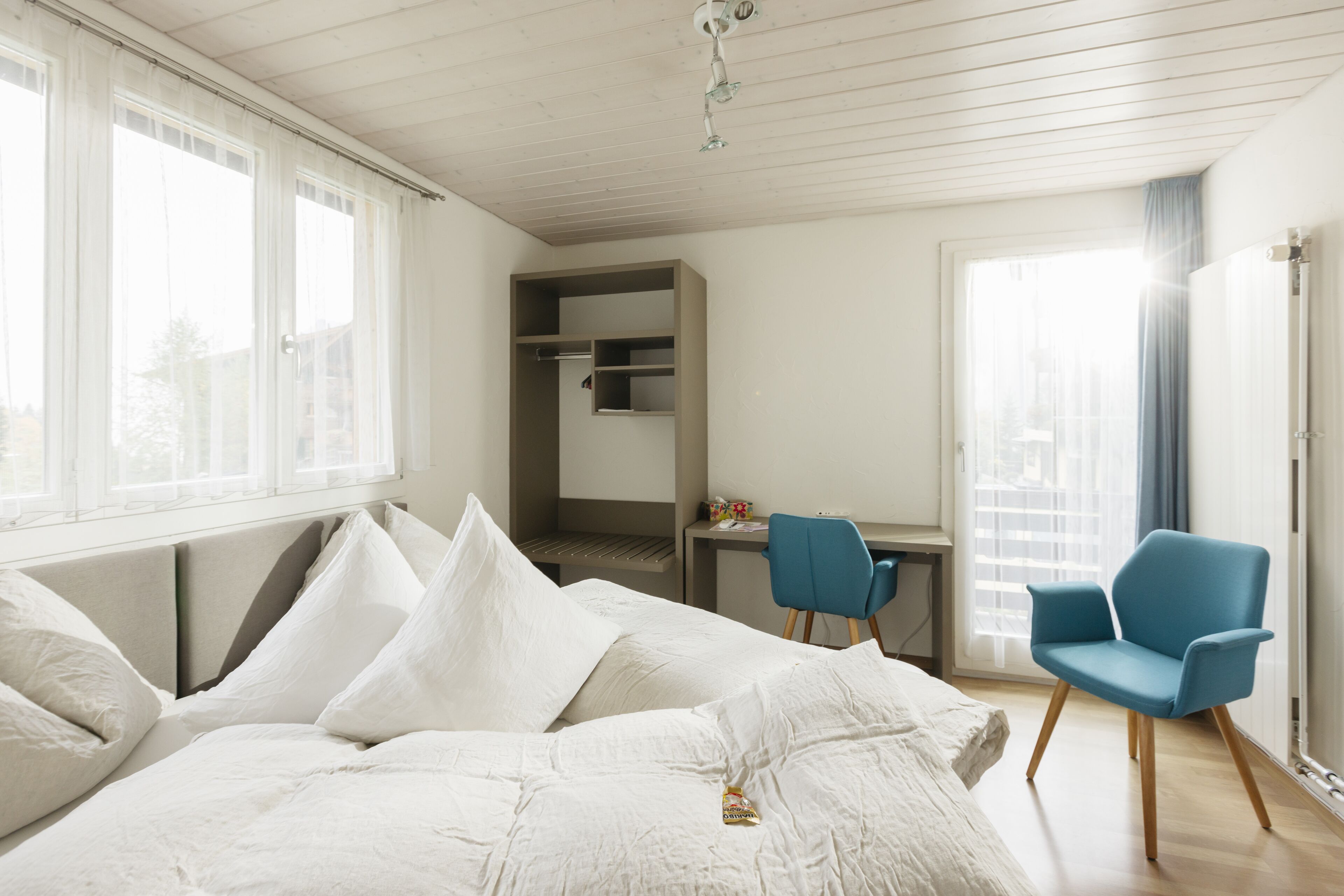 chalet (unique) | hypo-allergenic bedding, down duvets, desk, free wifi