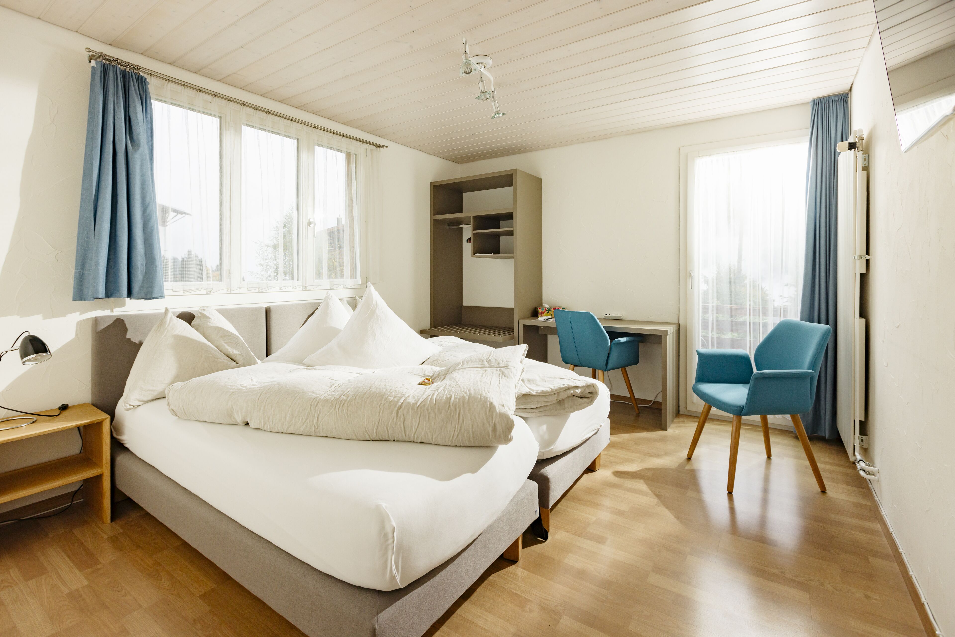 chalet (unique) | hypo-allergenic bedding, down duvets, desk, free wifi