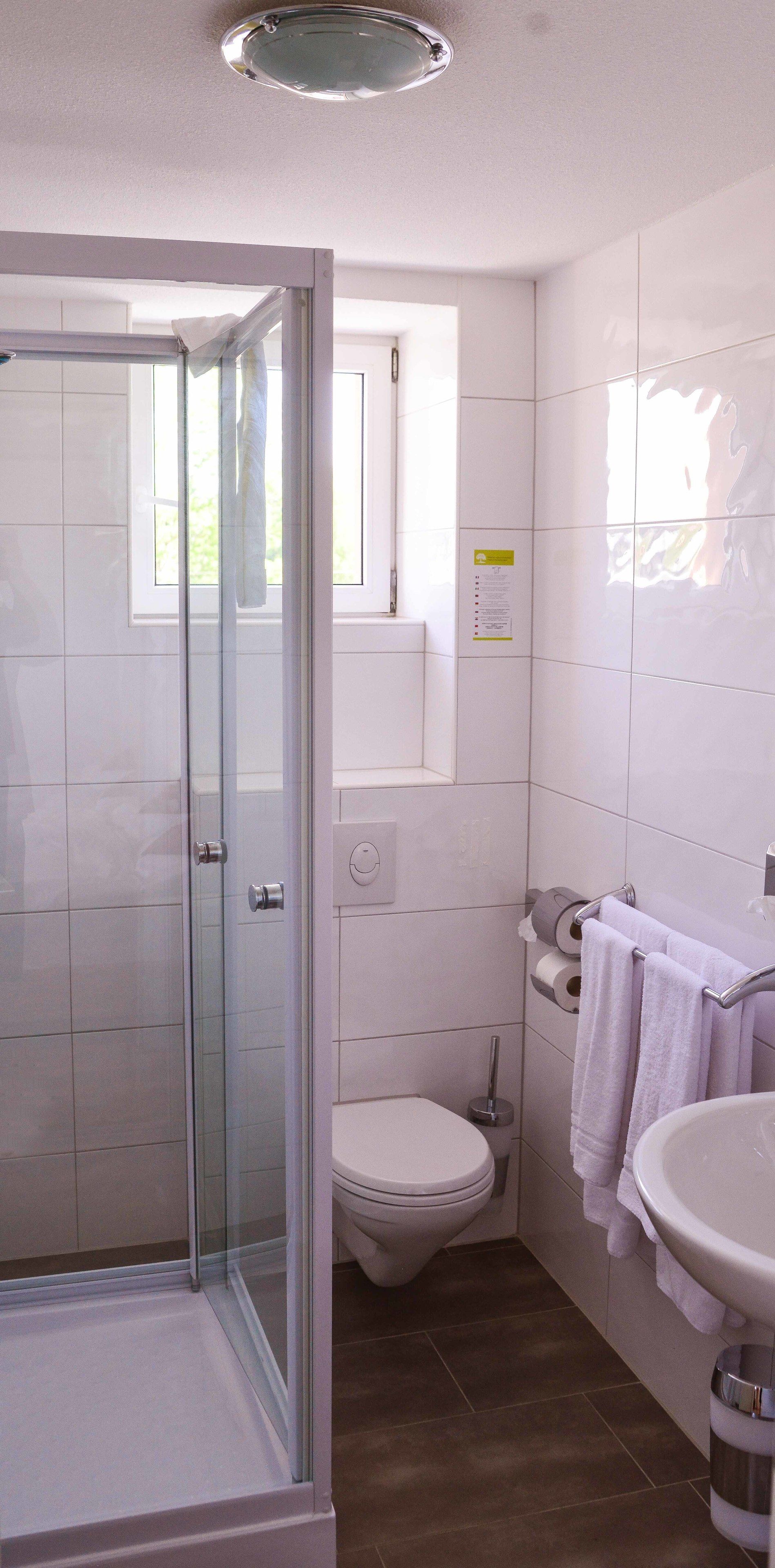 standard double or twin room, non smoking | bathroom | shower, free toiletries, hair dryer, towels