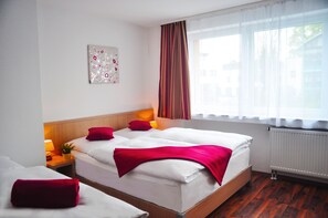 Premium bedding, in-room safe, desk, soundproofing - Platinium Hotel Aachen (Aachen)