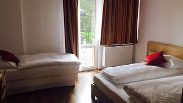 Standard Triple Room, Non Smoking | Premium bedding, in-room safe, desk, soundproofing