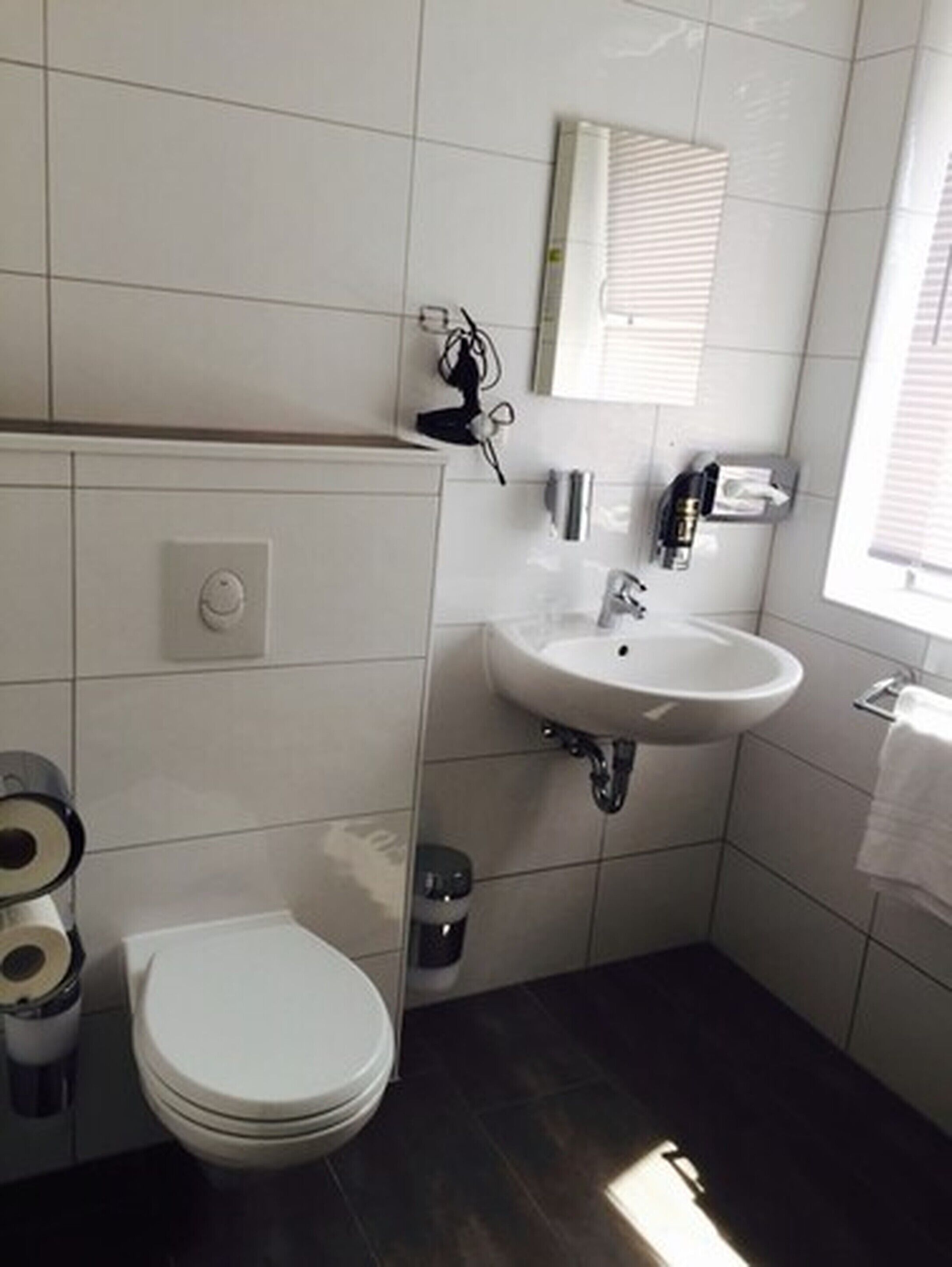 standard triple room, non smoking | bathroom | shower, free toiletries, hair dryer, towels