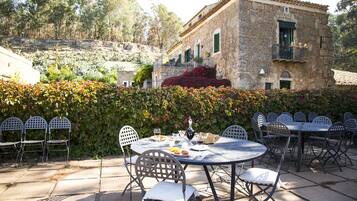 Breakfast, dinner served; Regional cuisine, pool views