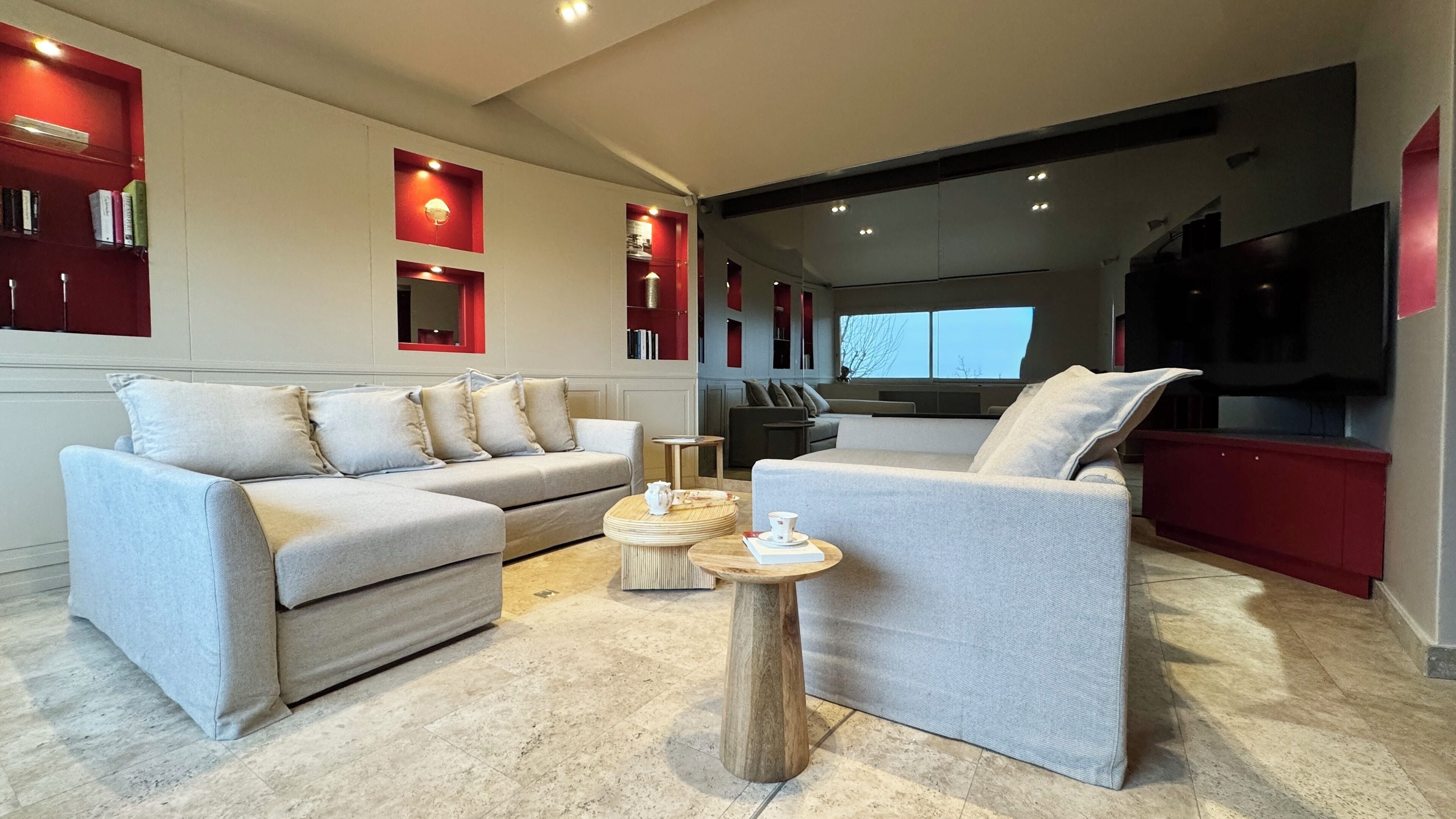 suite luxe bellecour, 5 place bellecour, 69002 lyon | living area | 49-inch smart tv with digital channels, tv