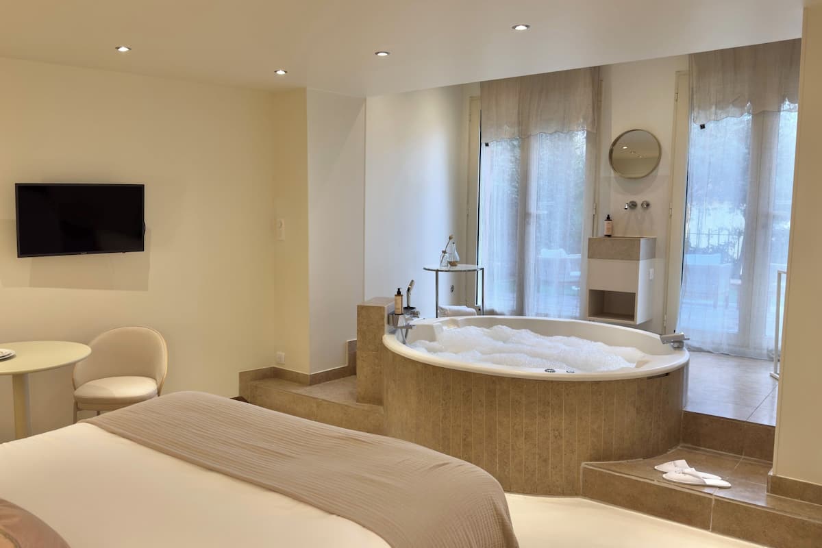 Suíte superluxo, vista para o jardim (Bellecour, 5 place Bellecour, Lyon) | 1 quarto, roupas de cama premium, camas com colchões pillow-top