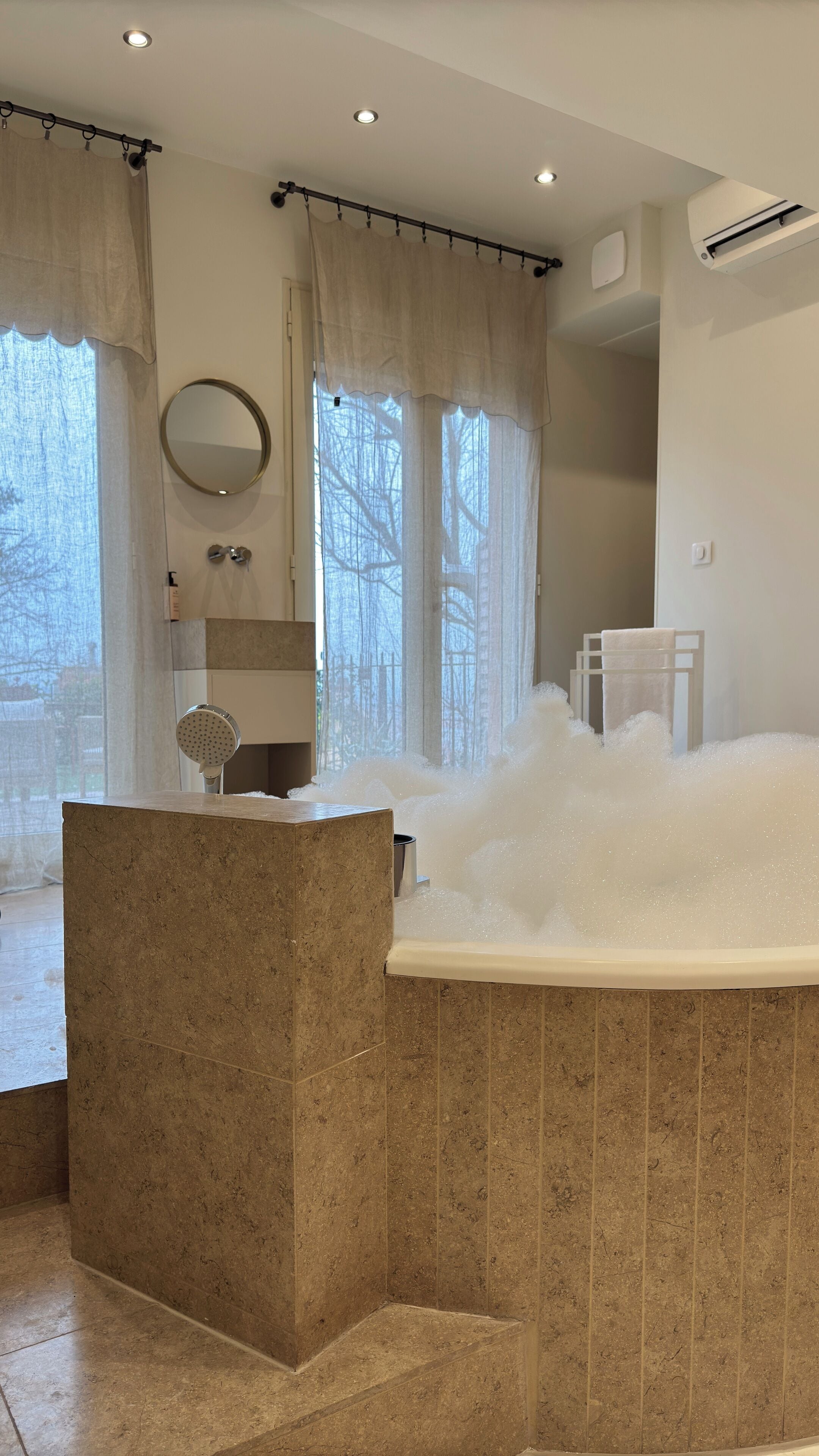 suite luxe bellecour, 5 place bellecour, 69002 lyon | 1 bedroom, premium bedding, pillow-top beds, minibar