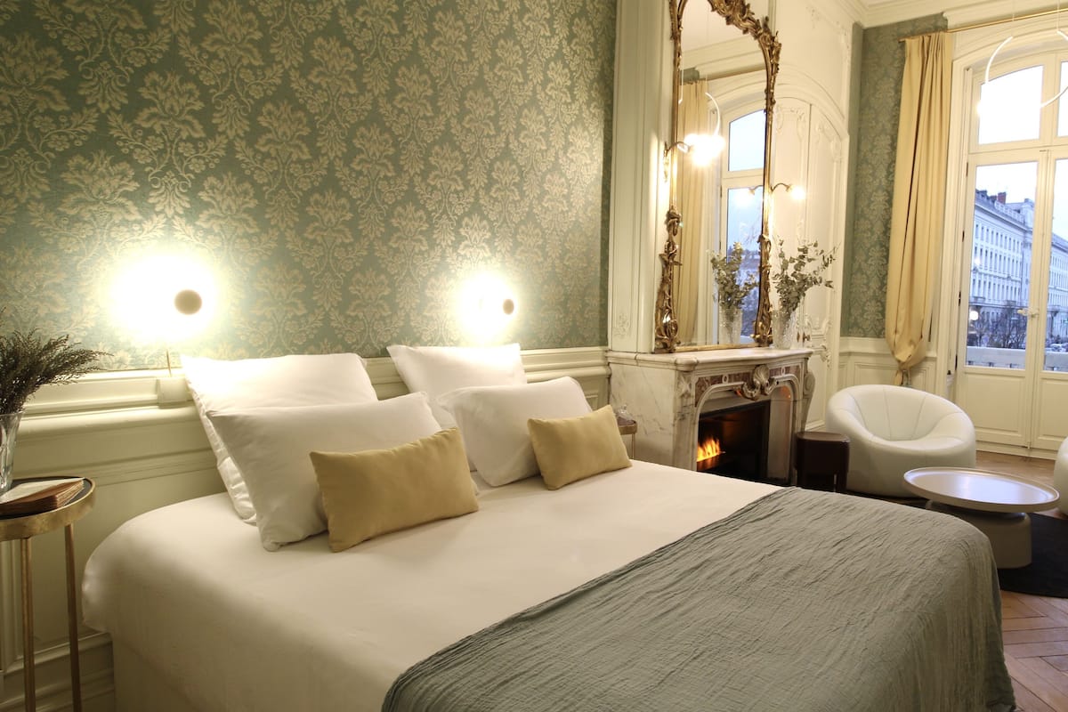 Suíte executiva, 1 cama Queen | 1 quarto, roupas de cama premium, camas com colchões pillow-top