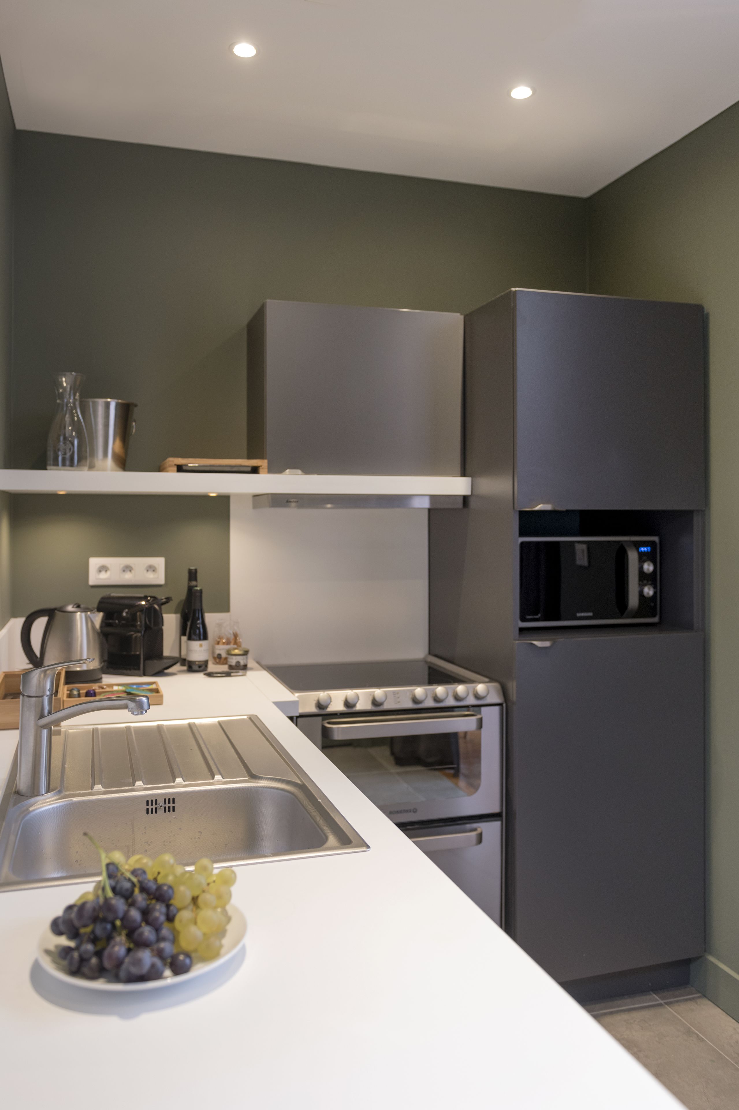 suite supérieure james, 2 place gailleton 69002 lyon | private kitchen | mini-fridge, microwave, espresso maker, coffee/tea maker