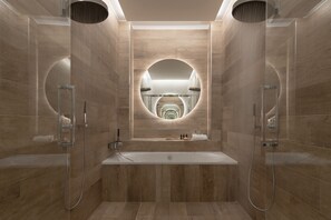 Suite Executive Perle, 54 rue Sala 69002 | Salle de bain | Articles de toilette écologiques, sèche-cheveux, chaussons