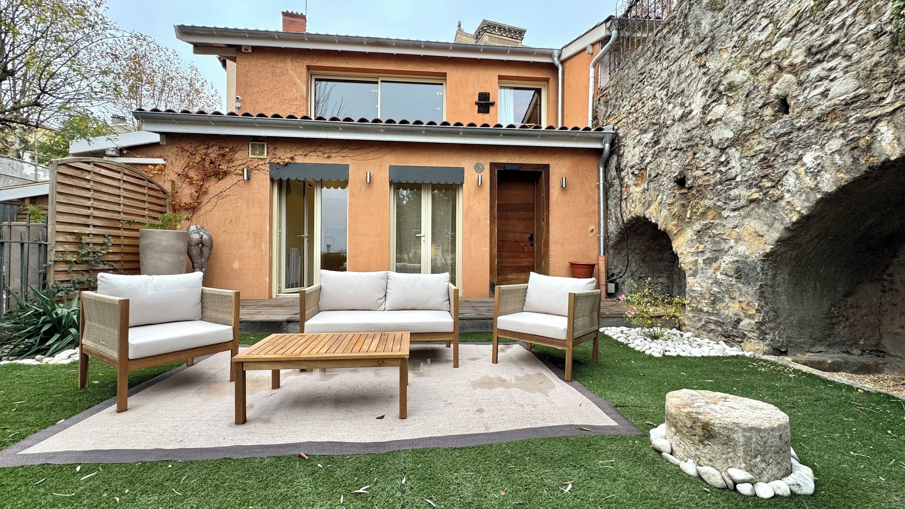 Suite Luxe « Céleste », 47 montée du Gourguillon 69005 Lyon | Terrasse/Patio