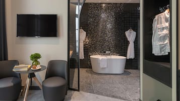Suite Superieure Platine, 54 rue Sala 69002 Lyon | Bathroom | Hair dryer, slippers, towels, soap