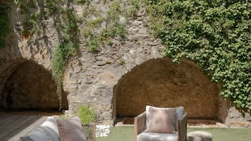 Suite Luxe Bellecour, 5 place Bellecour, 69002 Lyon | Terrace/patio