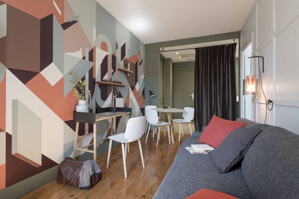 Suite Supérieure James, 2 place Gailleton 69002 Lyon | Living area | 49-inch Smart TV with digital channels, TV