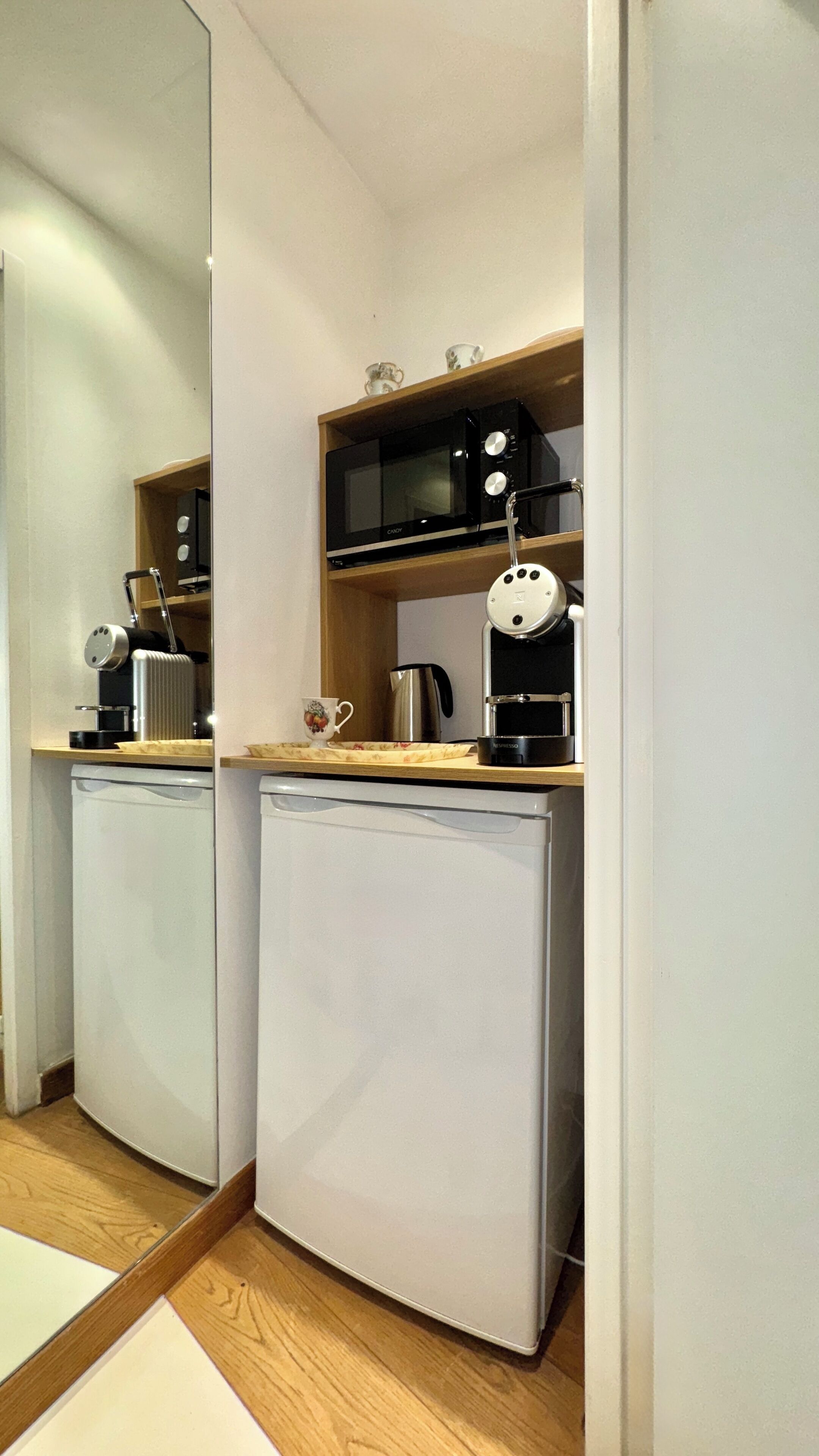 suite luxe bellecour, 5 place bellecour, 69002 lyon | in-room dining