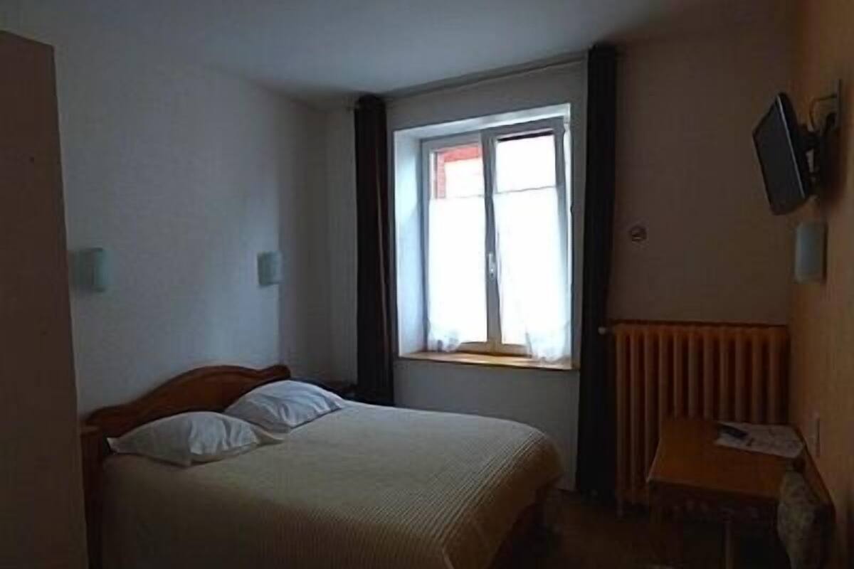 Standard-Doppel- oder -Zweibettzimmer | Schreibtisch, schallisolierte Zimmer, Bügeleisen/Bügelbrett
