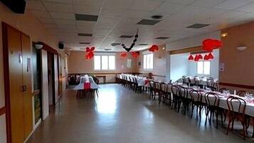 Päivittäinen mannermainen aamiainen (8.50 EUR per henkilö)