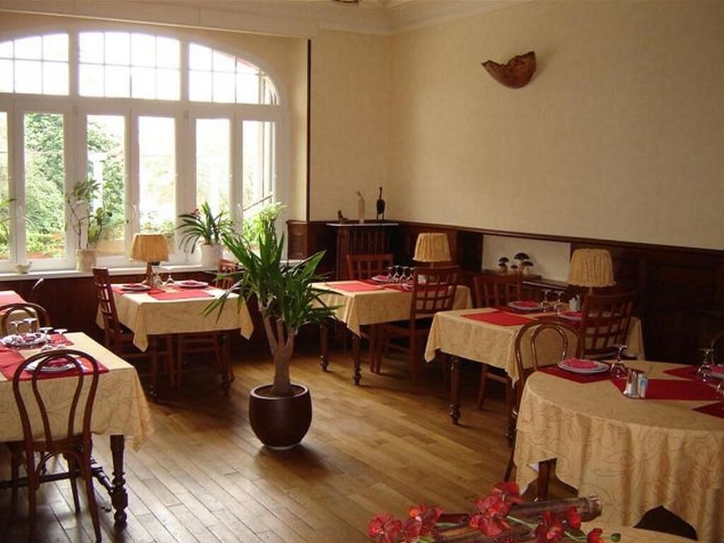 lunch and dinner served, regional cuisine