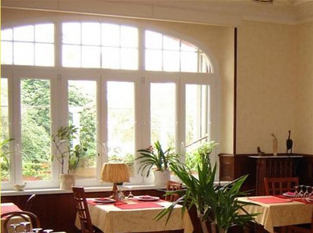 lunch and dinner served, regional cuisine