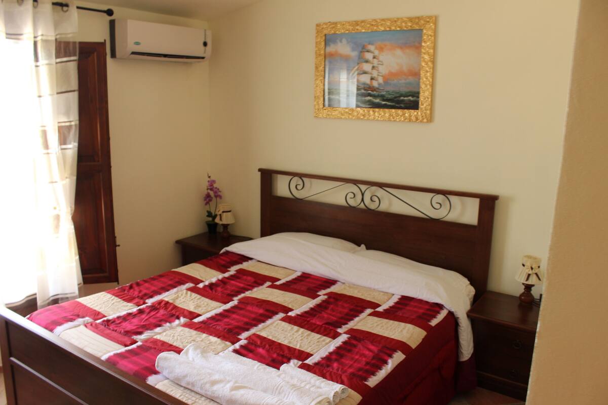 Double Room | Frette Italian sheets, premium bedding, minibar, desk