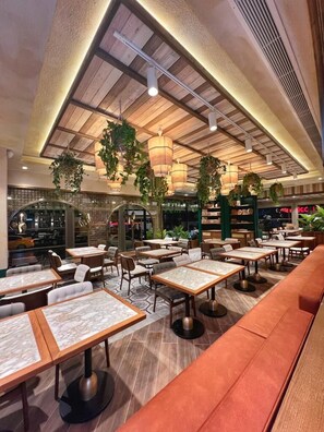 2 restaurants, breakfast, lunch, dinner served; international cuisine - Morione Hotel & Spa Center (Istanbul)
