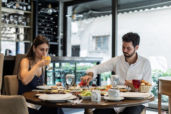 Premium bedding, minibar, in-room safe, desk - Morione Hotel & Spa Center (Istanbul)