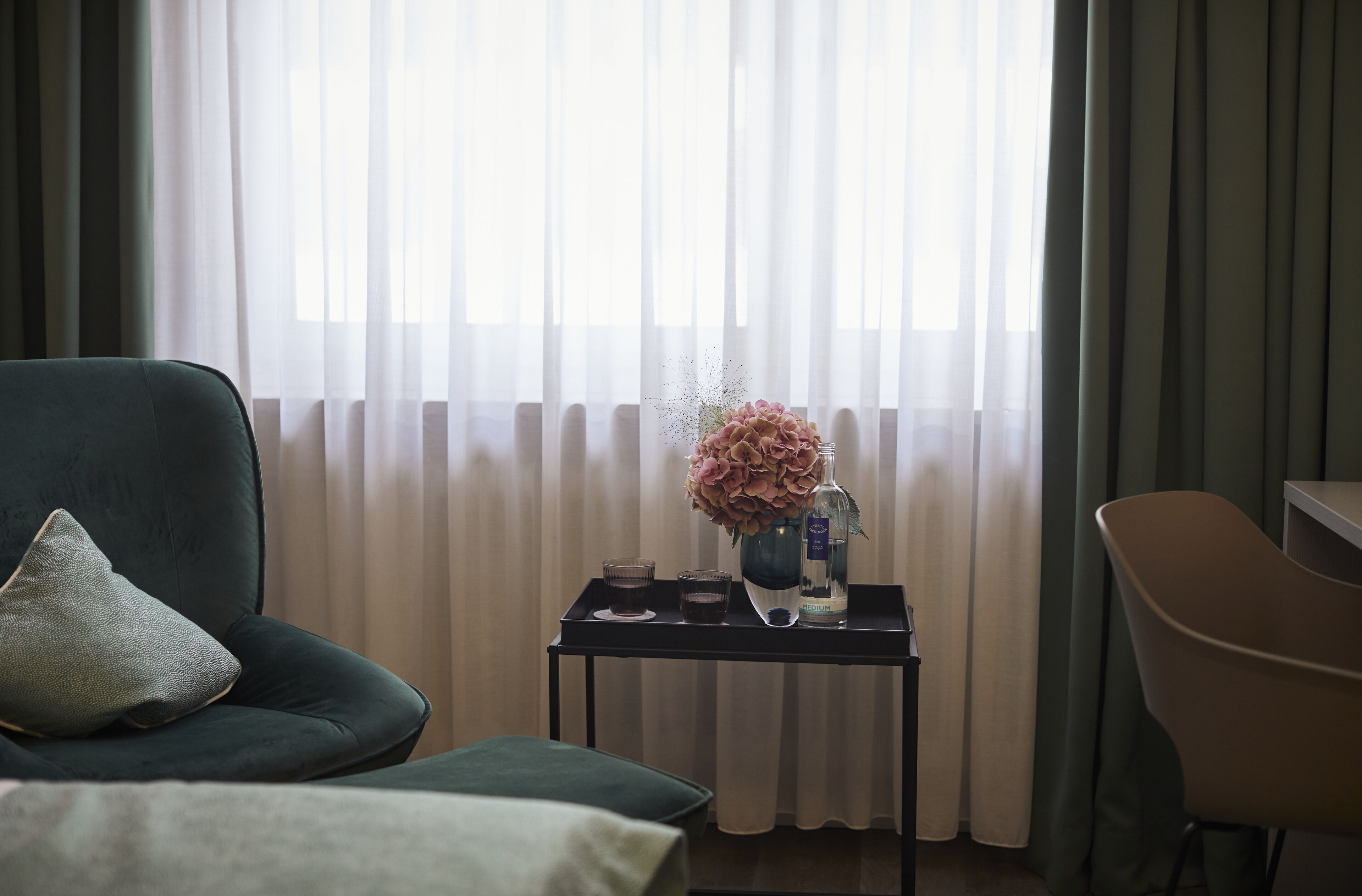 Superior-Doppelzimmer | Wohnbereich | 40-Zoll-Flachbildfernseher mit Satellitenempfang, Fernseher