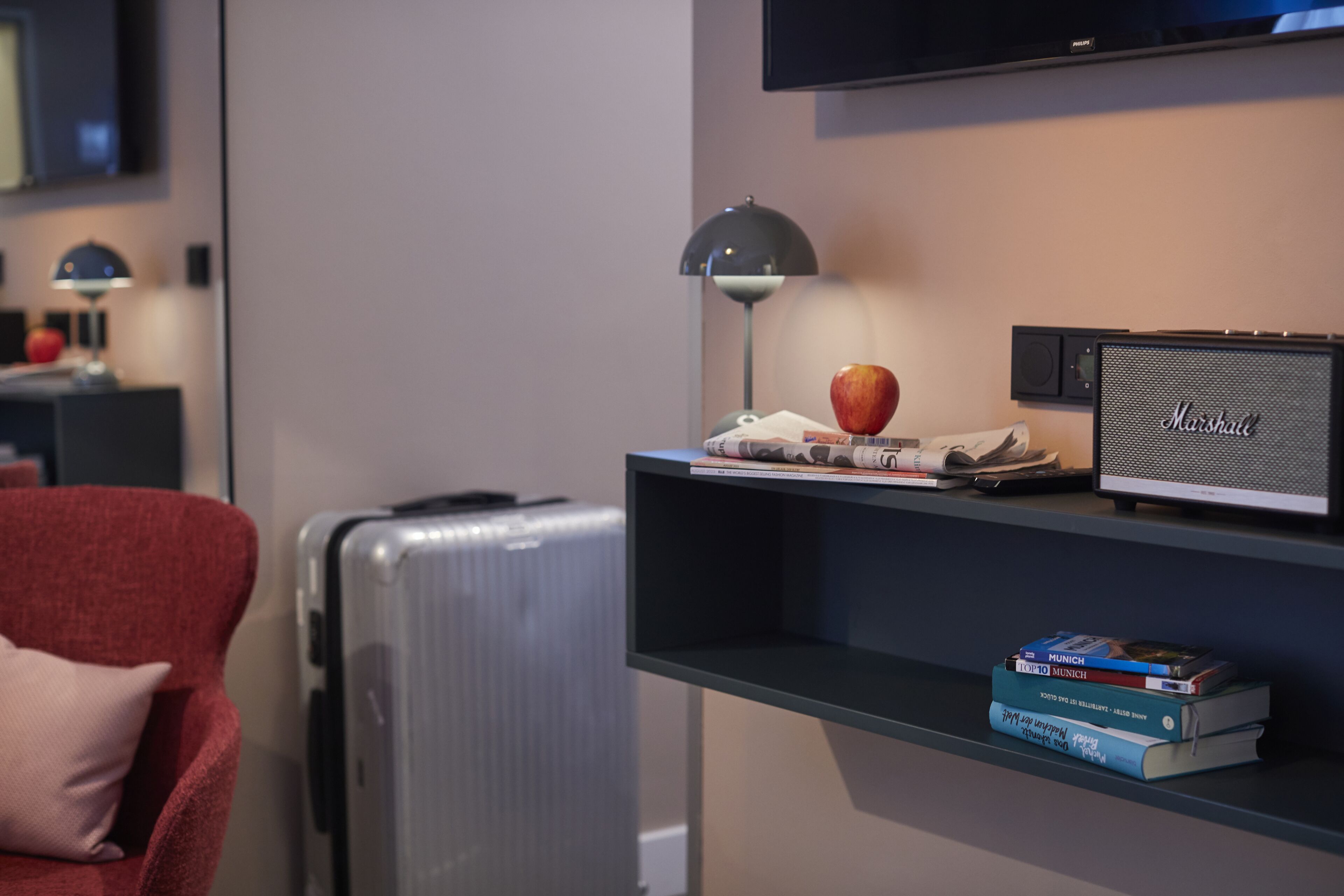 gallery double room | living area | 40-inch flat-screen tv with satellite channels, tv, streaming services