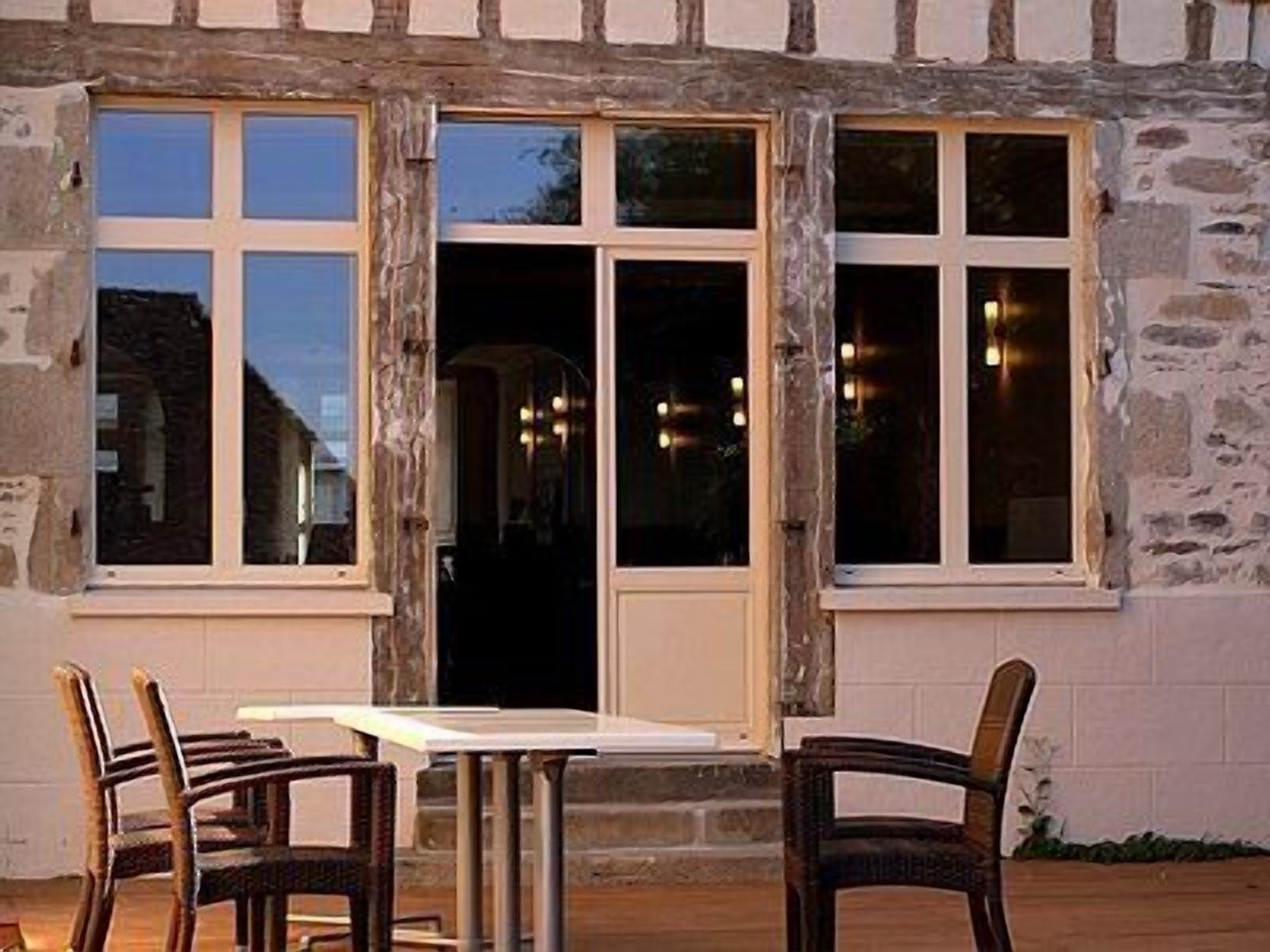 lunch and dinner served, french cuisine