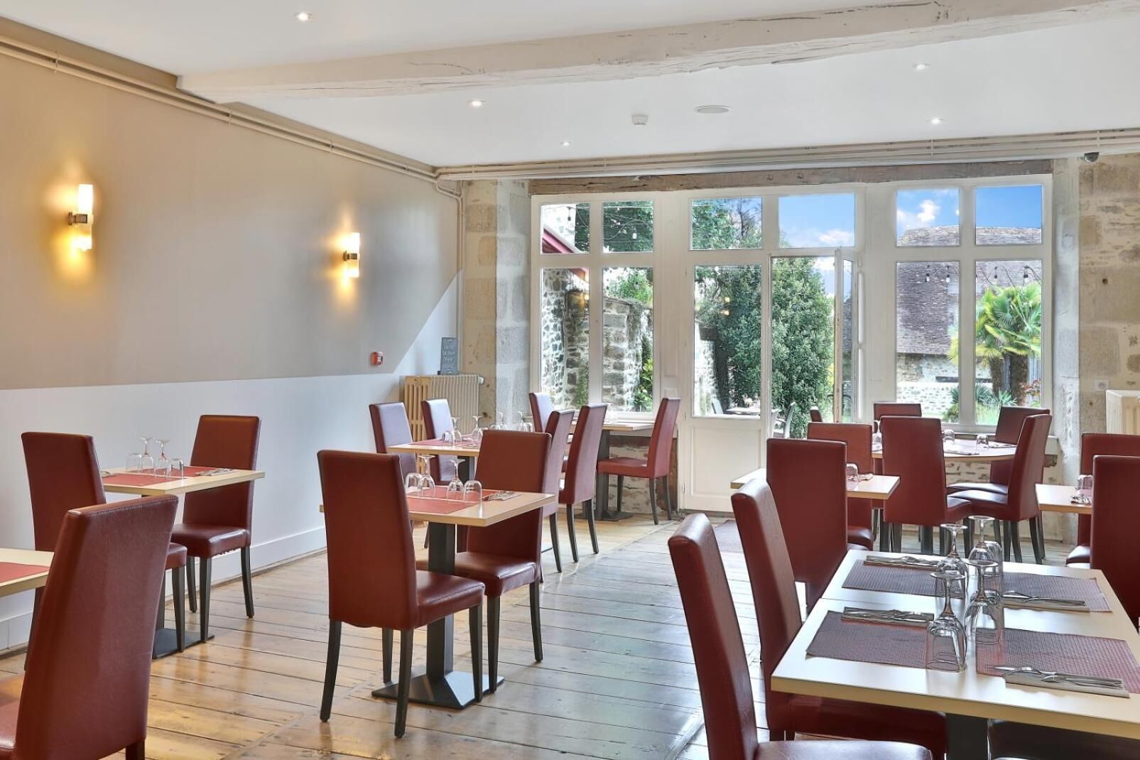 lunch and dinner served, french cuisine