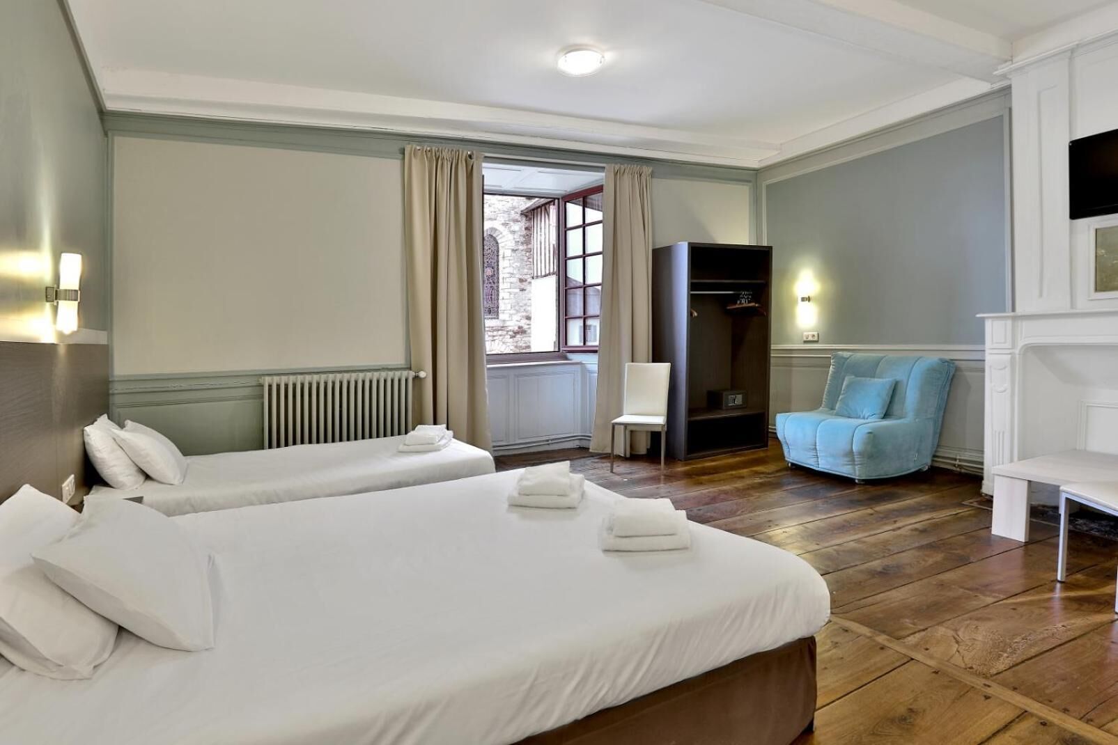 in-room safe, desk, soundproofing, cots/infant beds