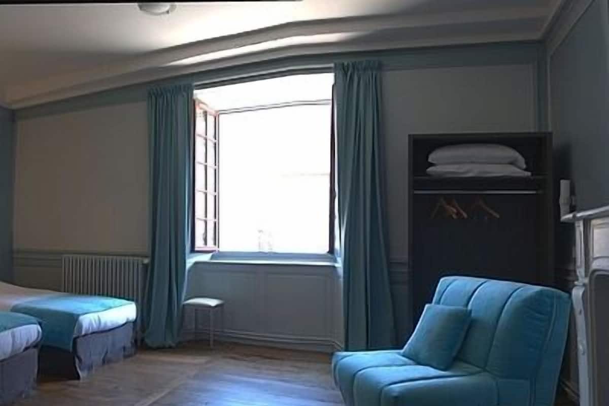 Twin Room | In-room safe, desk, soundproofing, cribs/infant beds