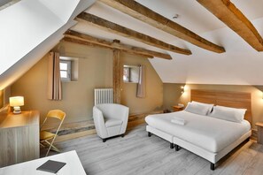 In-room safe, desk, soundproofing, cots/infant beds - Auberge Dupuytren (Pierre-Buffiere)