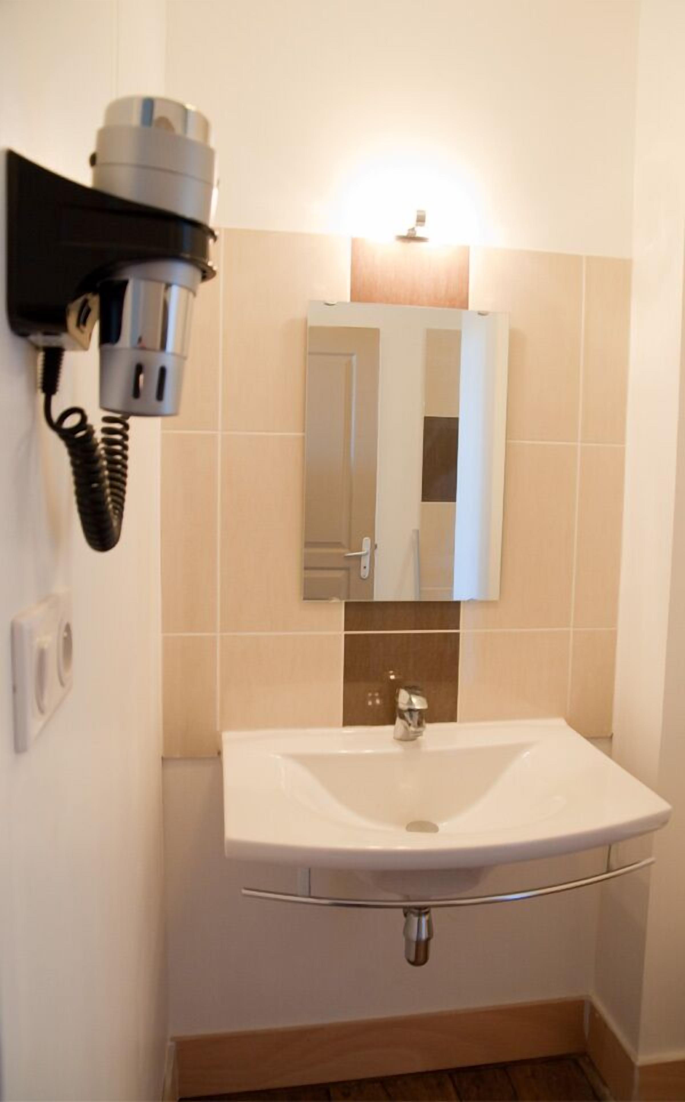 double room | bathroom sink