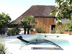 Outdoor pool - Auberge Dupuytren (Pierre-Buffiere)
