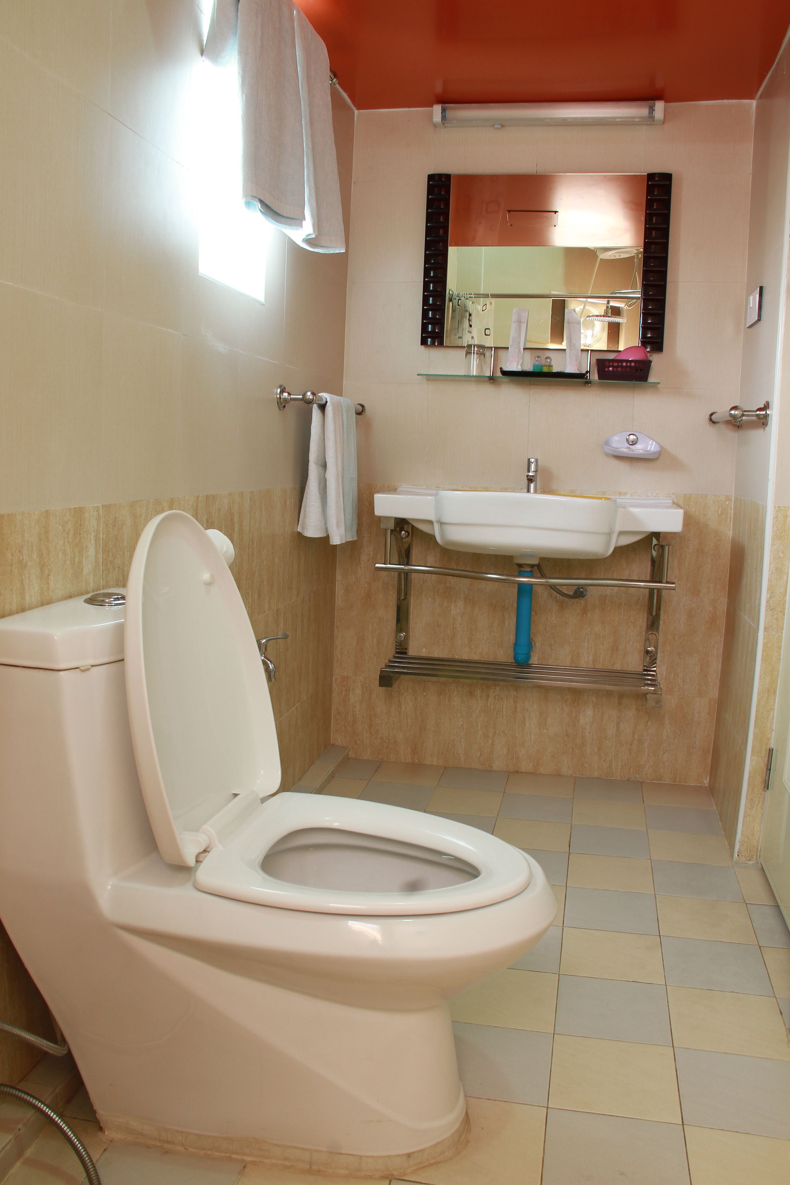 deluxe twin room | bathroom | shower, free toiletries, hair dryer, slippers