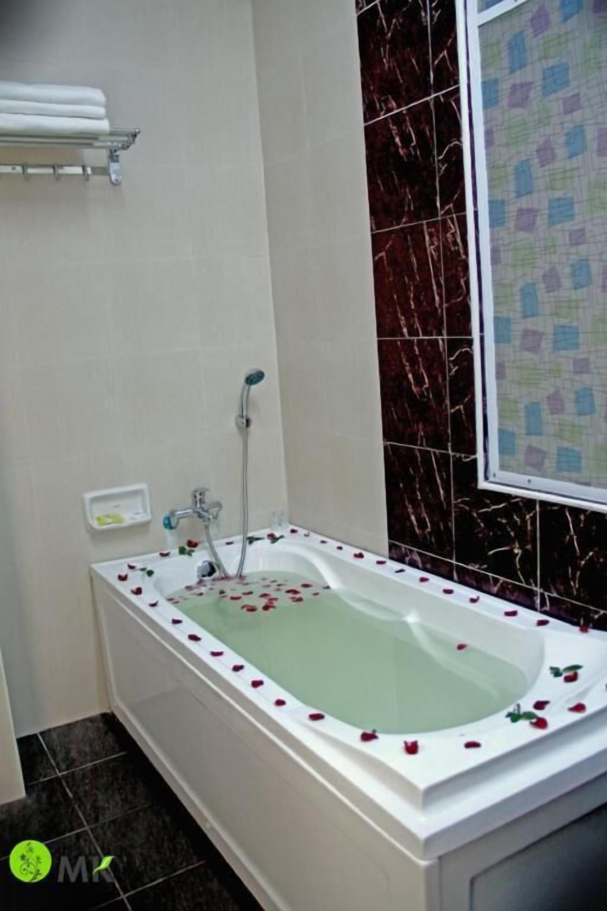 shower, free toiletries, hair dryer, slippers