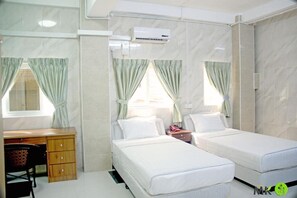Minibar, in-room safe, desk, blackout curtains - MK Hotel (Yangon)
