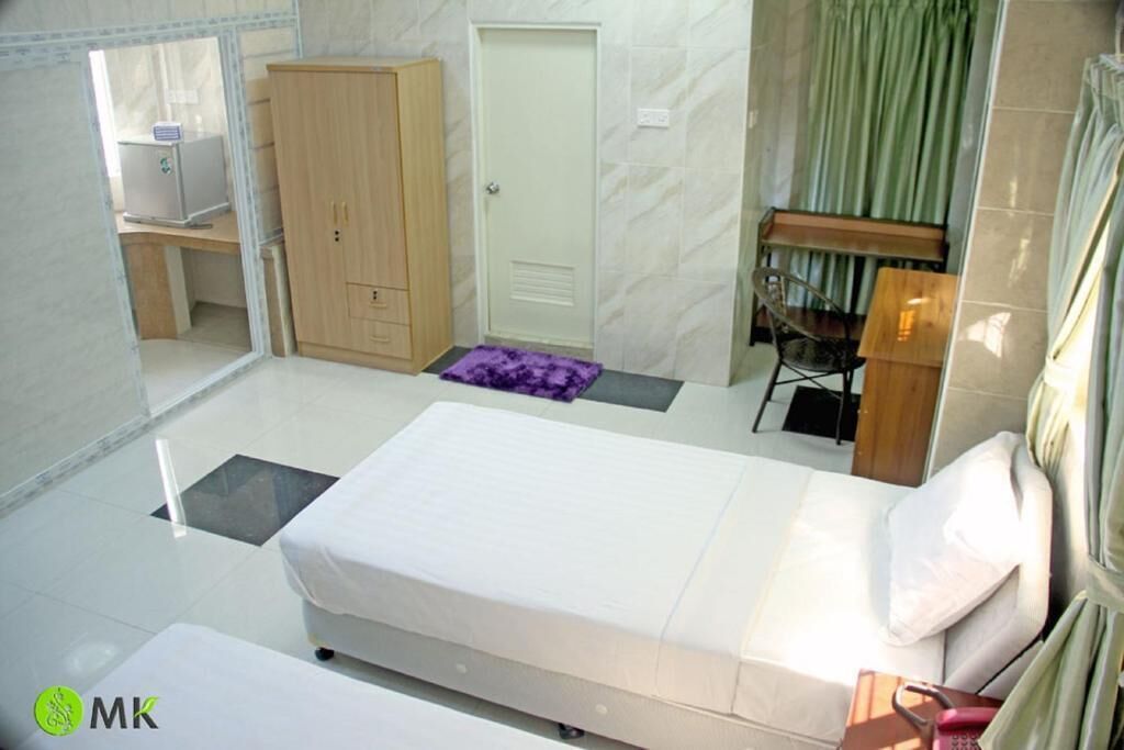 minibar, in-room safe, desk, blackout curtains