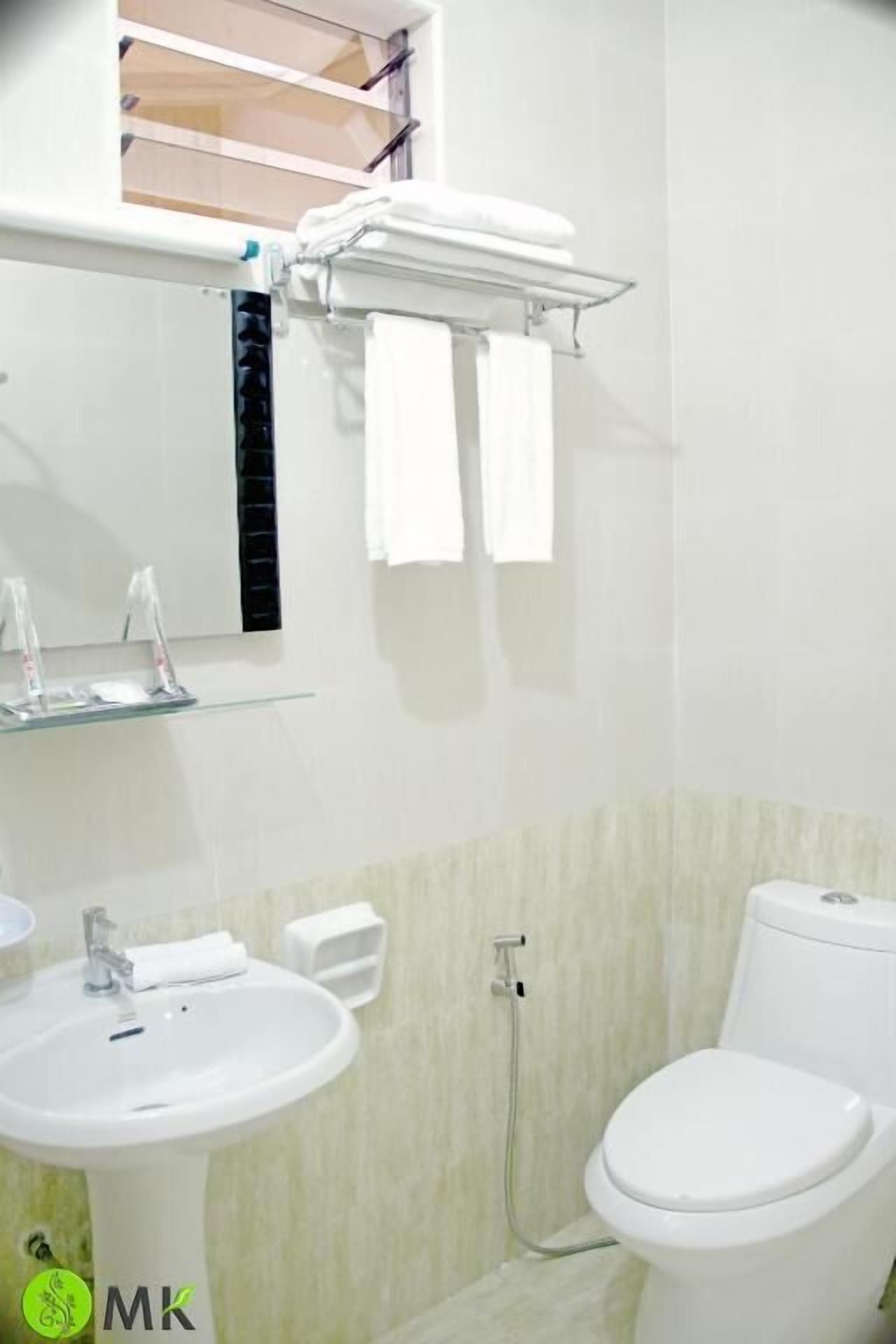 shower, free toiletries, hair dryer, slippers