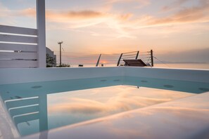 Suite (Master - Outdoor Private Jetted  Tub) | Allergikerbettwaren, Zimmersafe, individuell dekoriert