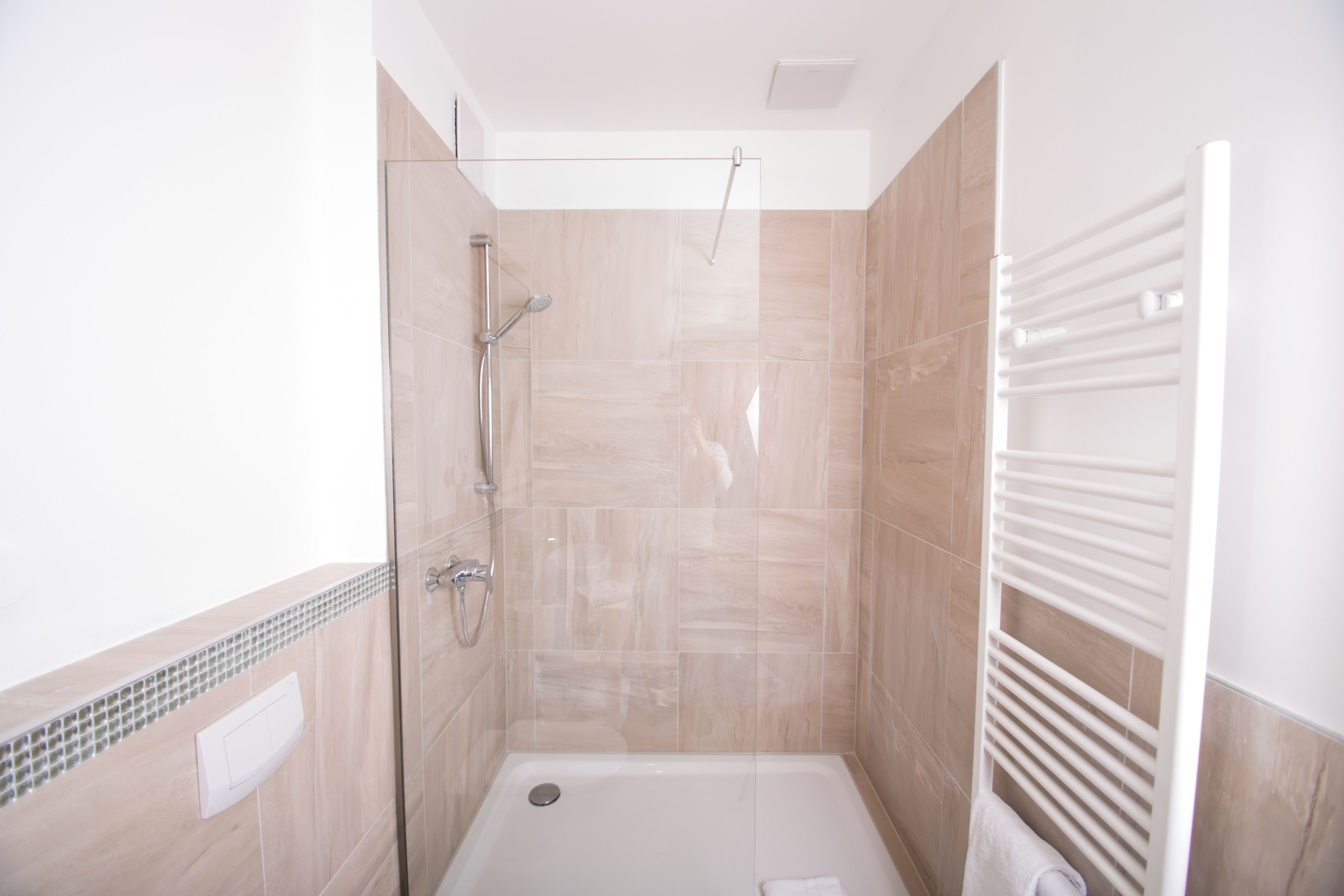 comfort double room | bathroom shower