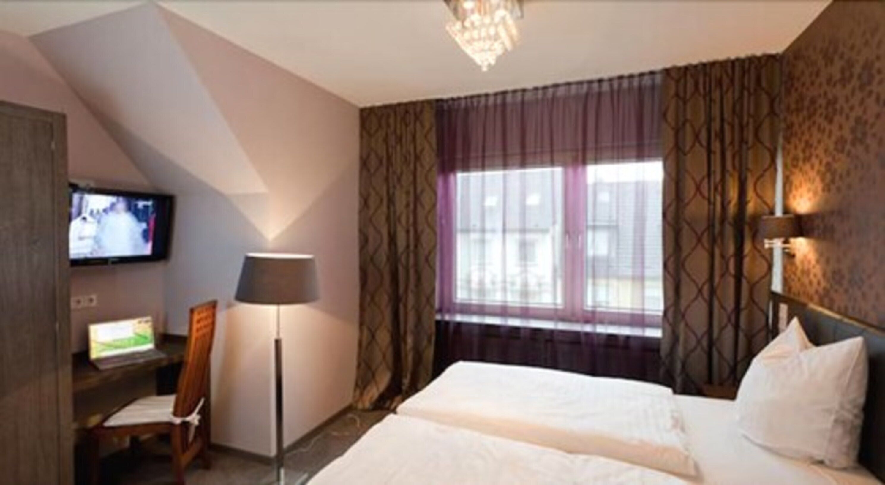 double room | in-room safe, desk, rollaway beds, free wifi