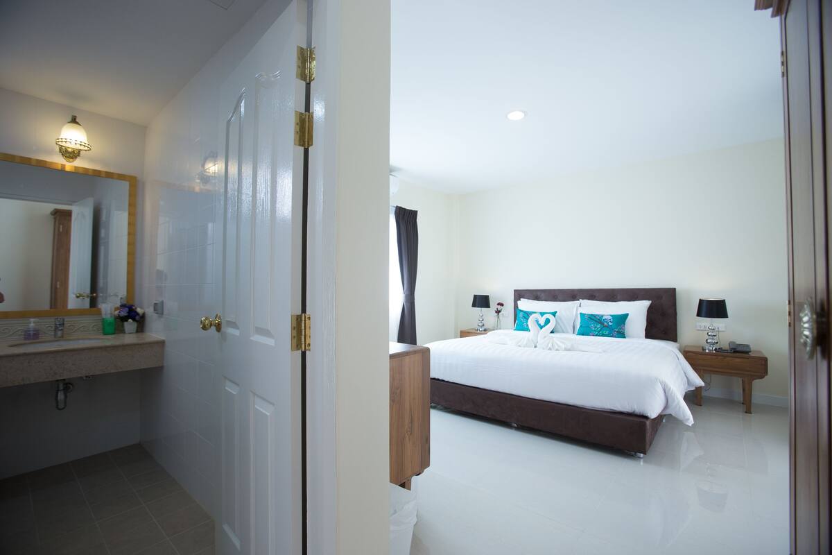 Superior Balcony | Minibar, desk, free WiFi